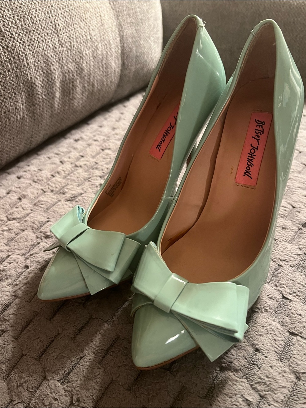 Betsey Johnson Women’s Mint Green Bow Pointed Toe High Heel Pumps, US 6 (no box) - Picture 5 of 9